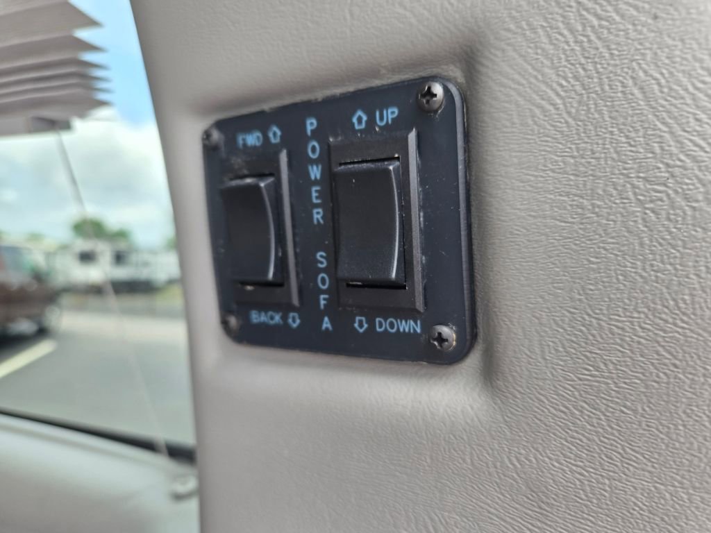 Used 2019 GMC Savana 2500 Extended w/ Enhanced Convenience Package image 7