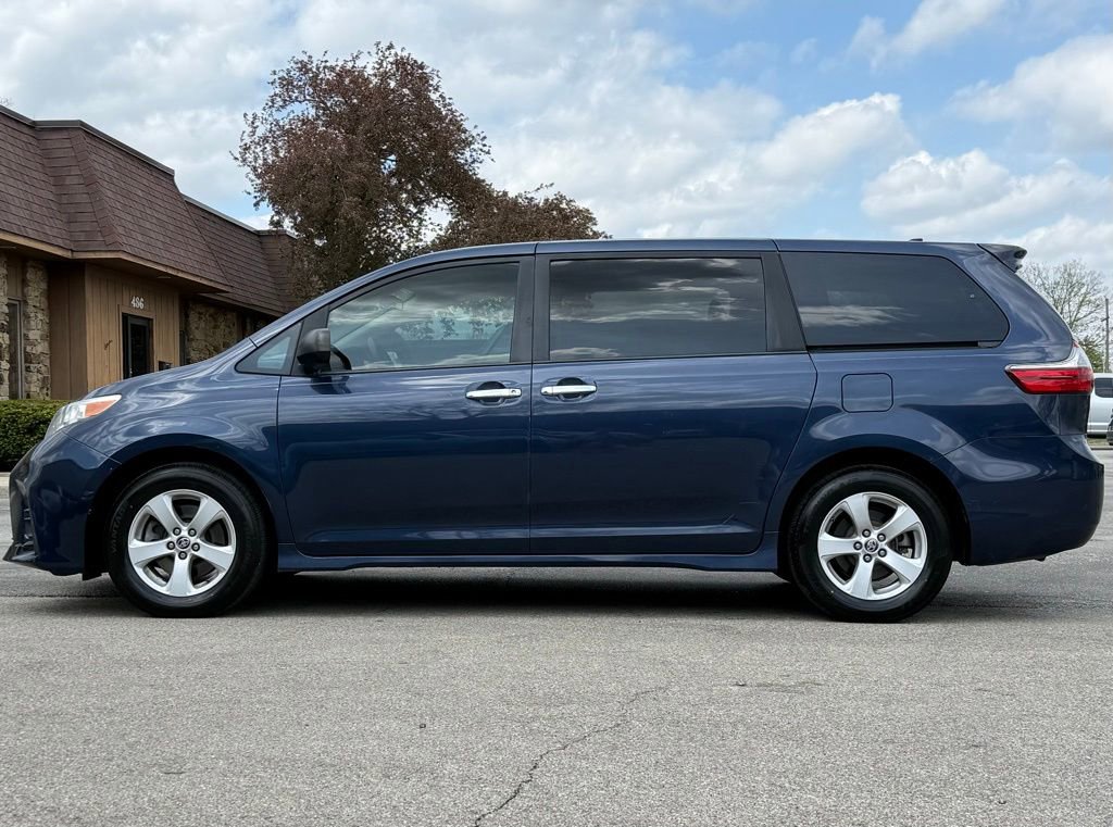 Used 2020 Toyota Sienna L FWD image 2
