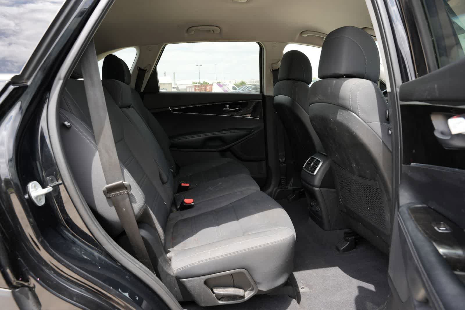 Used 2017 Kia Sorento FWD w/ LX Convenience Package image 16
