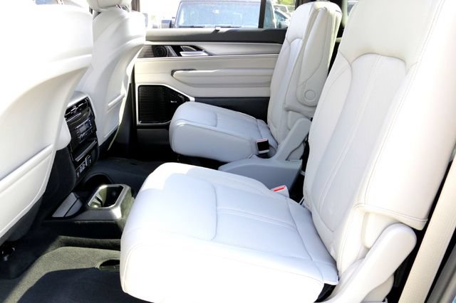 New 2026 Jeep Grand Wagoneer Limited AWD/4WD image 18