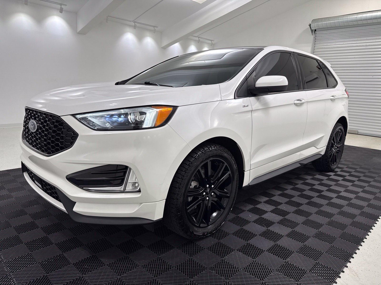 Used 2022 Ford Edge ST-Line AWD/4WD image 3