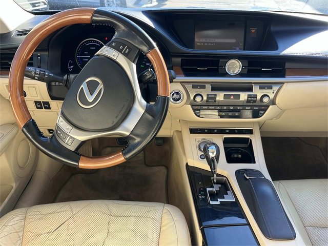 Used 2015 Lexus ES 300h image 13