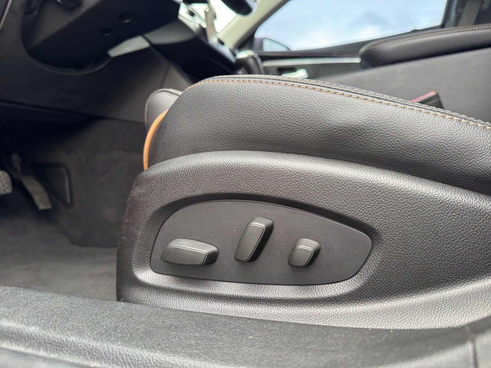 Used 2015 Chevrolet Impala LT w/ Convenience Package image 18