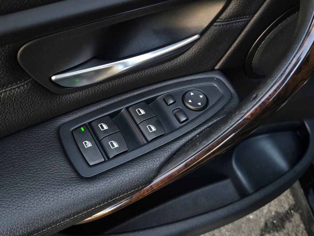 Used 2015 BMW 328i Sedan image 11