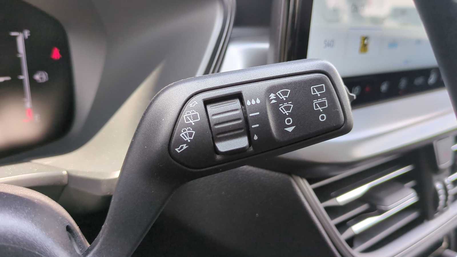 New 2025 Ford Escape SE FWD image 21