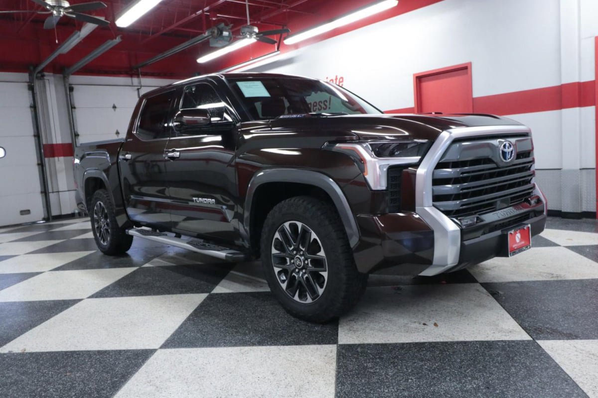 Used 2023 Toyota Tundra Limited w/ Power Package image 2