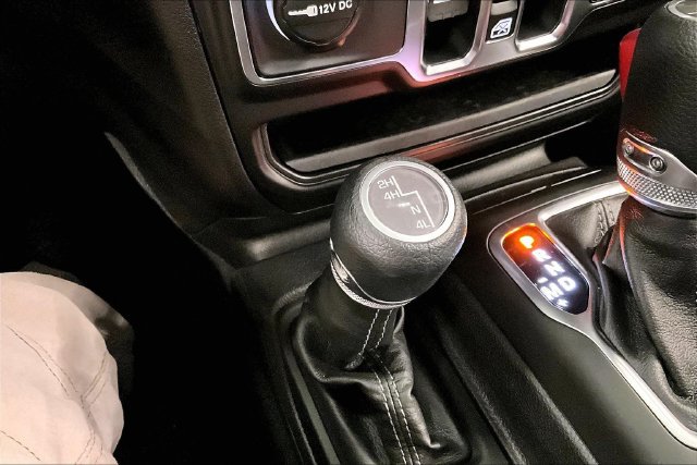 Used 2026 Jeep Wrangler Unlimited Sahara w/ Technology Group AWD/4WD image 36