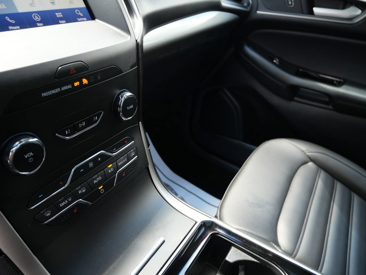 Used 2020 Ford Edge SEL w/ Cold Weather Package AWD/4WD image 14