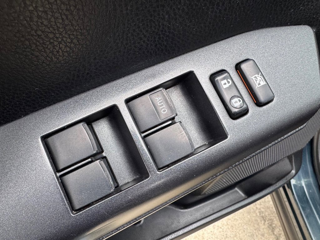 Used 2018 Toyota RAV4 LE image 9