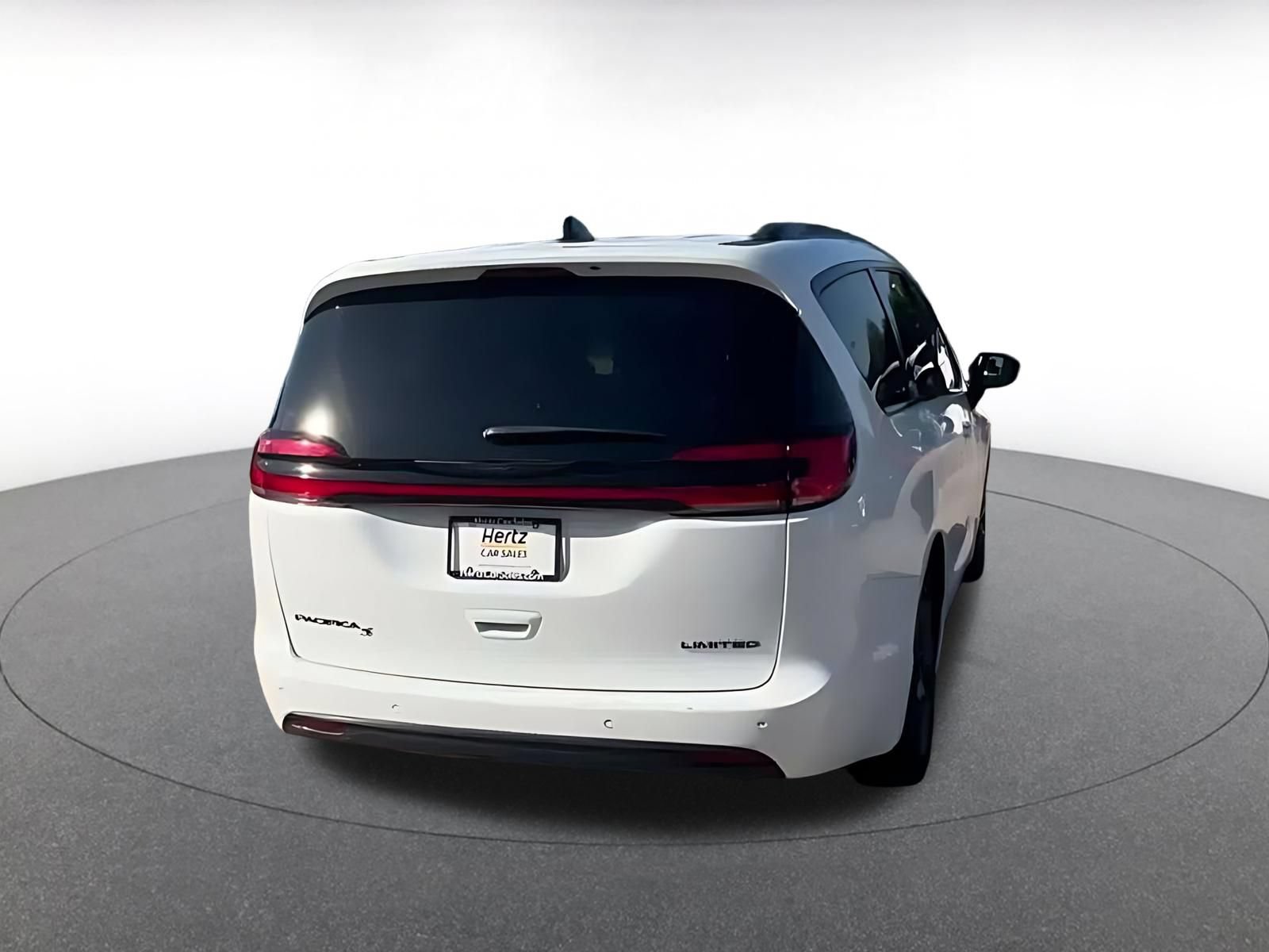 Used 2025 Chrysler Pacifica Limited FWD image 14