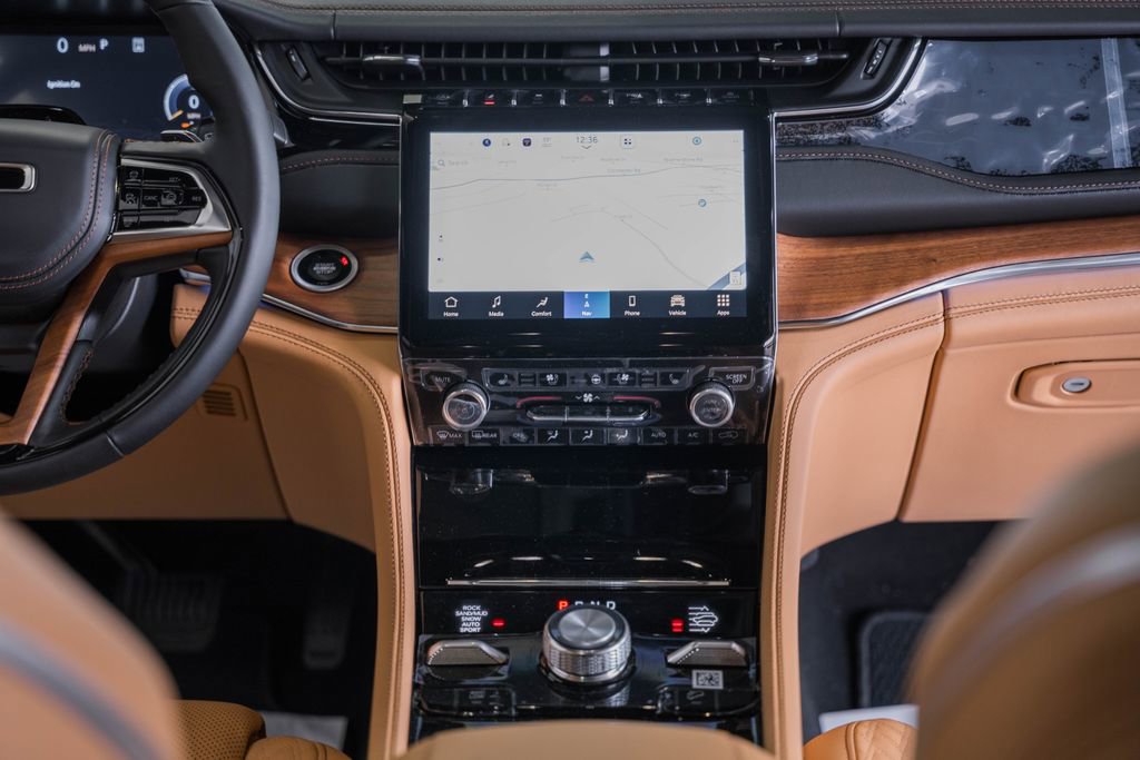 New 2025 Jeep Grand Cherokee Summit image 23