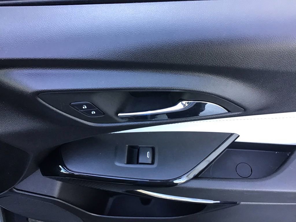 Used 2025 Chevrolet Trax LT w/ LT Convenience Package image 12