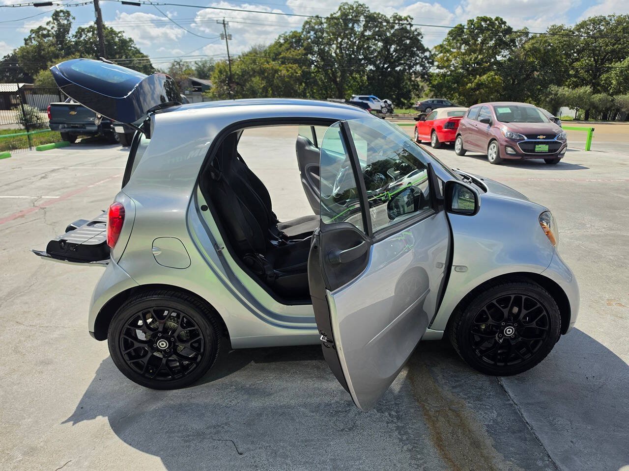 Used 2016 smart fortwo passion w/ Sport Package RWD image 28