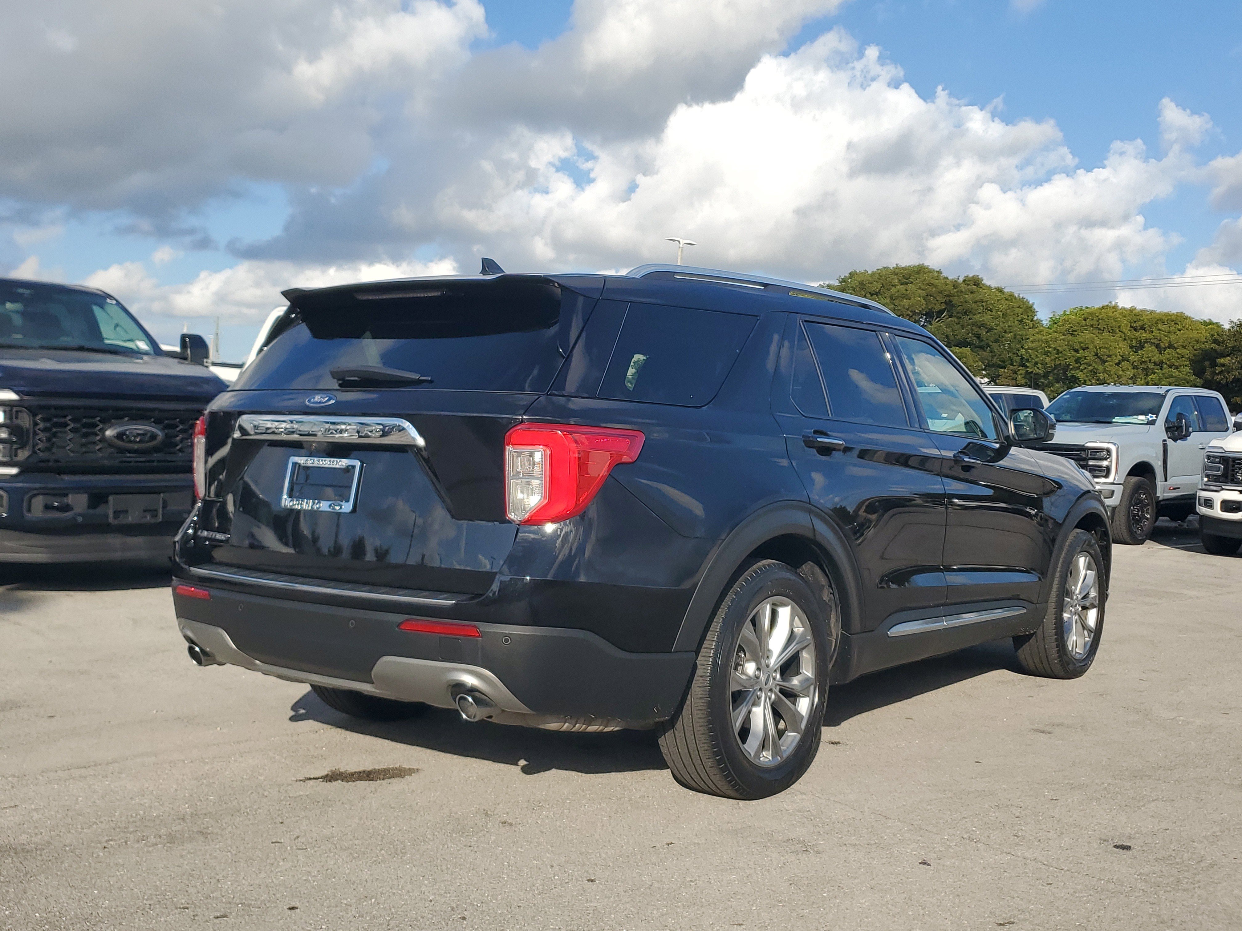 Used 2022 Ford Explorer Limited w/ Equipment Group 301A image 6