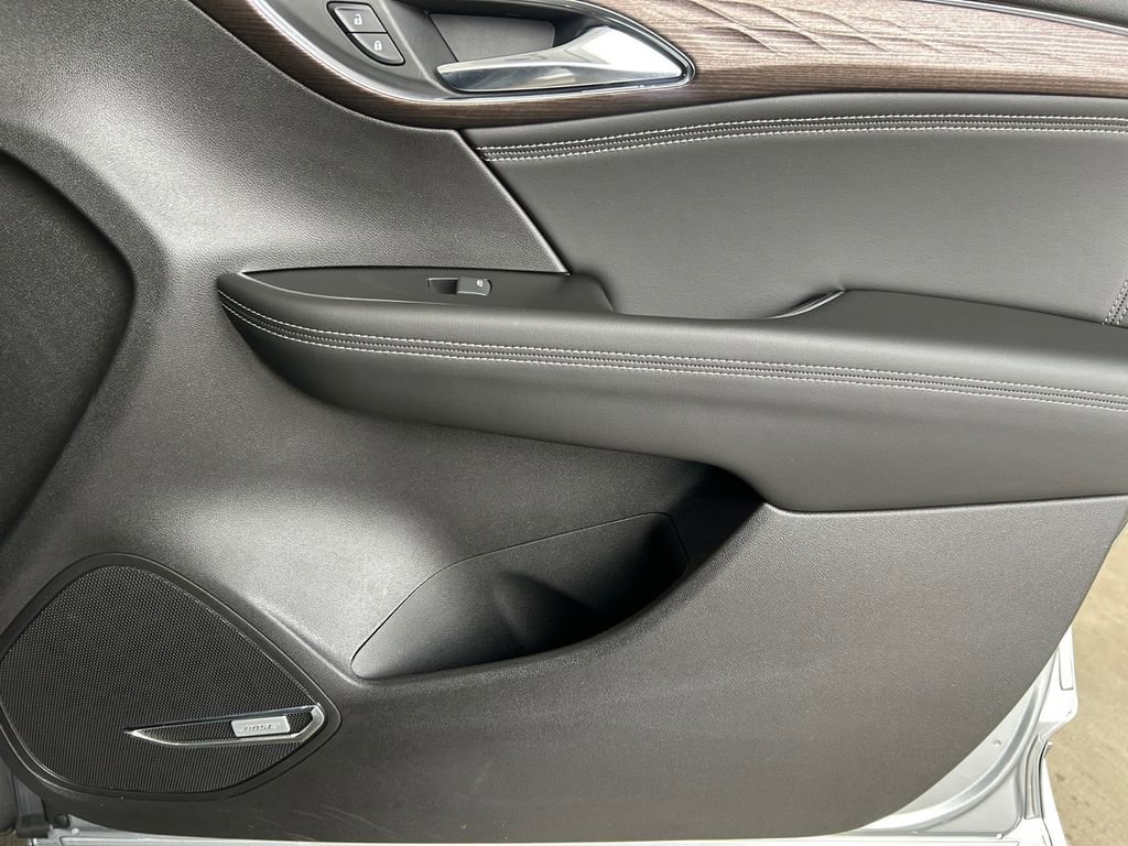 Used 2023 Buick Envision Avenir image 25