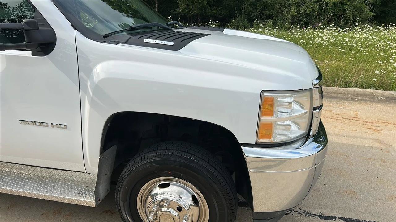 Used 2011 Chevrolet Silverado 3500 W/T RWD image 4