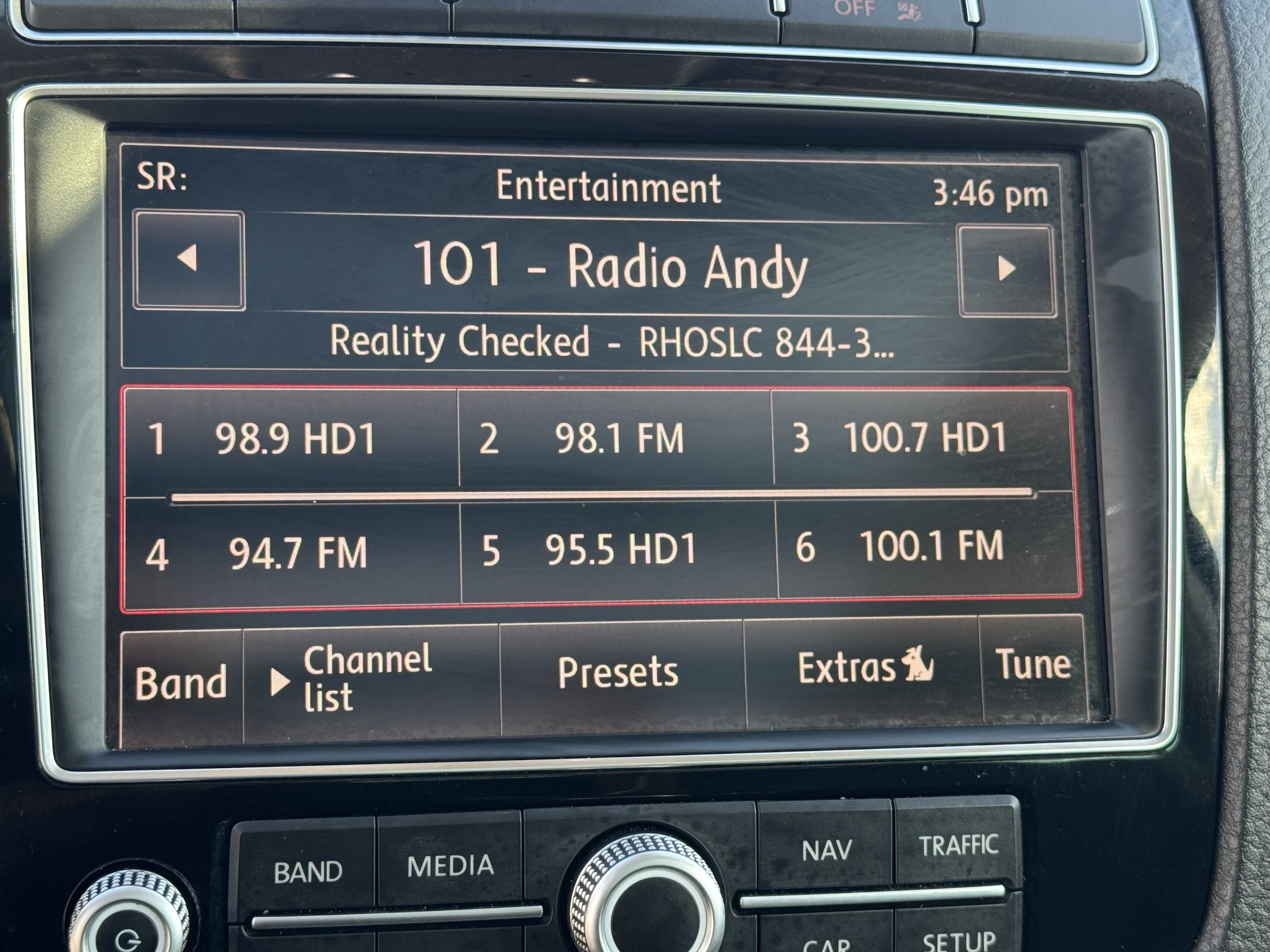 Used 2016 Volkswagen Touareg Sport AWD/4WD image 25