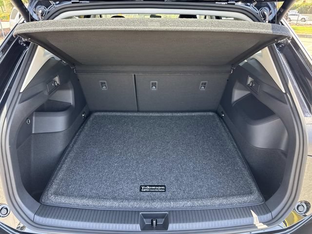 New 2026 Volkswagen Tiguan SE FWD image 26