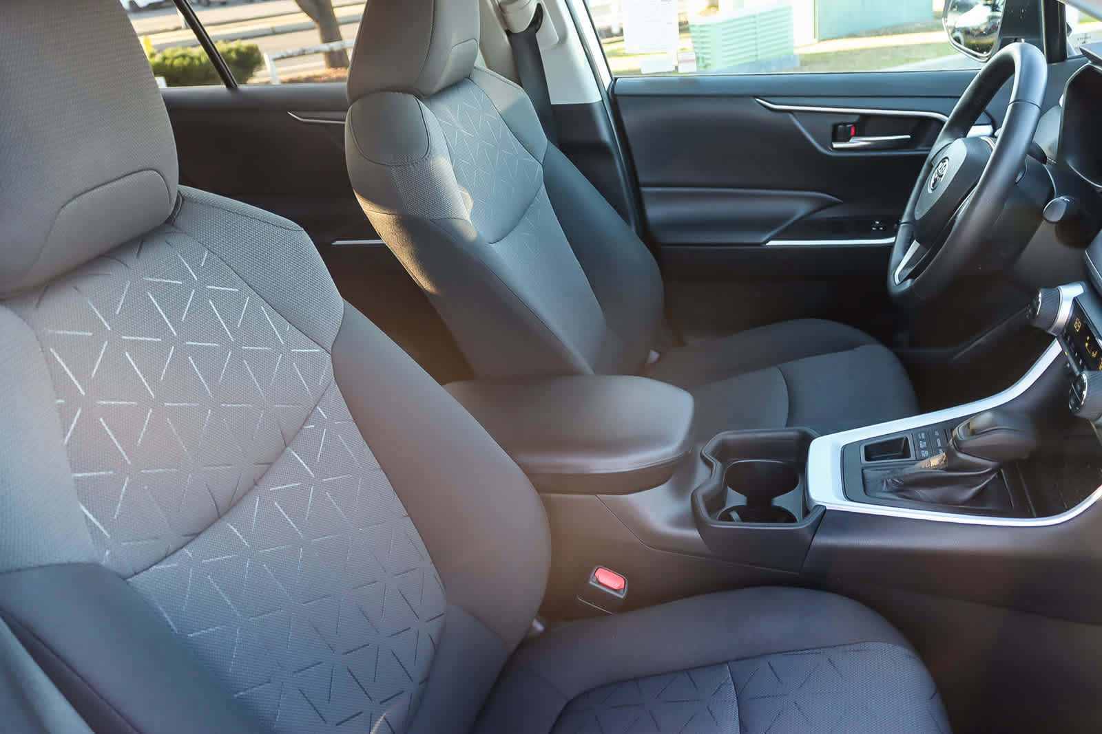 Used 2020 Toyota RAV4 XLE image 15