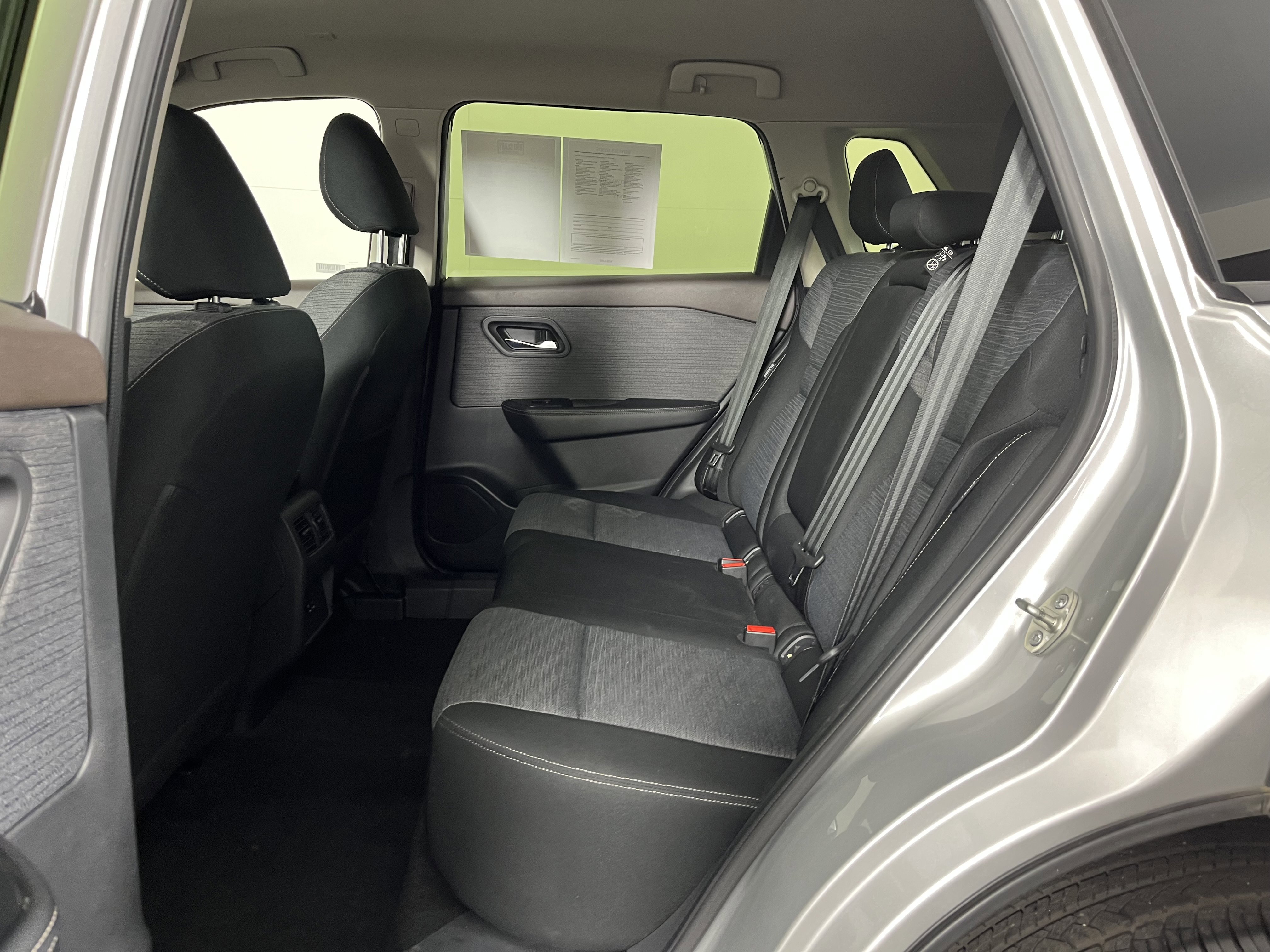 Used 2023 Nissan Rogue SV image 12