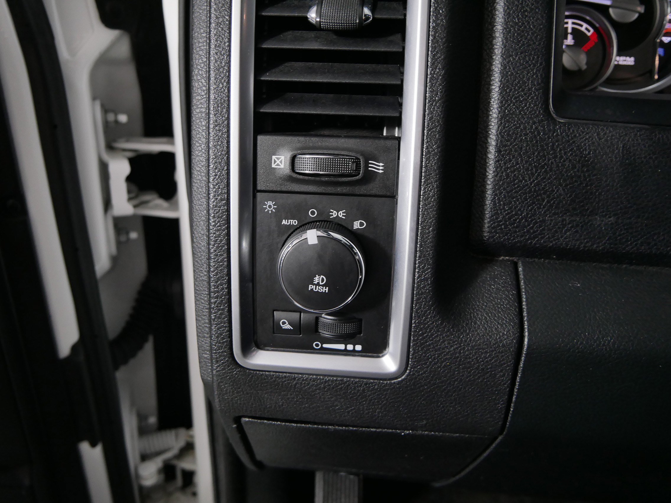 Used 2016 RAM 1500 Limited AWD/4WD image 26
