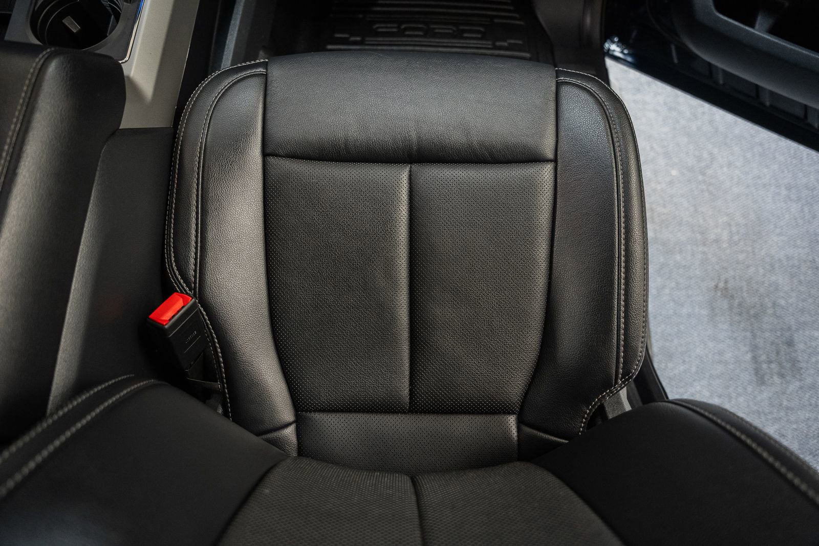 Used 2022 Ford F250 Lariat w/ Black Appearance Pkg image 42