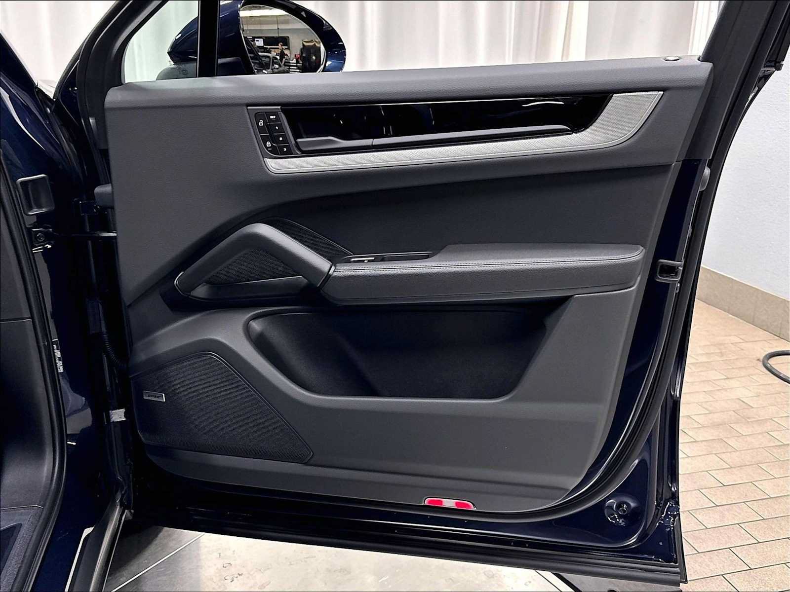 New 2026 Porsche Cayenne Coupe AWD/4WD image 28