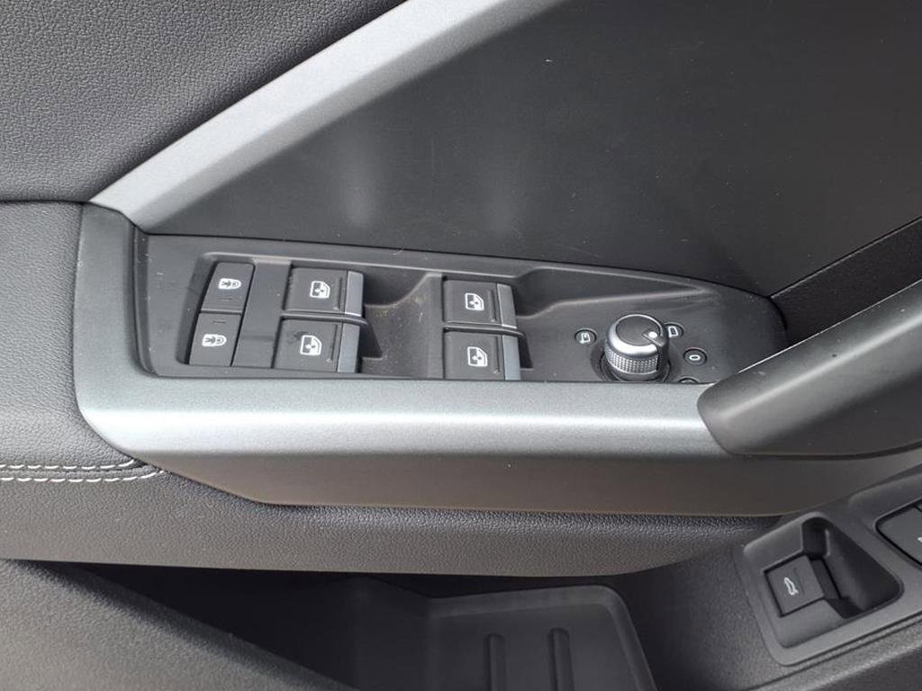 Used 2025 Audi Q3 2.0T Premium w/ Convenience Package image 9