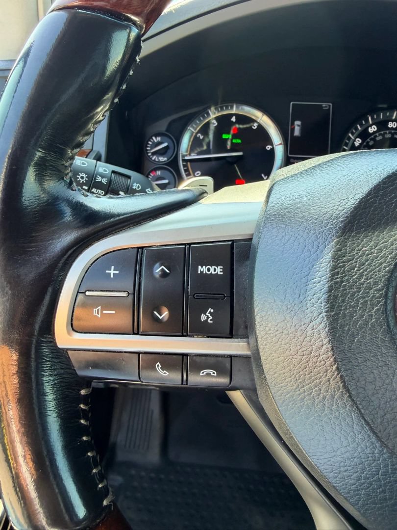 Used 2017 Lexus LX 570 4WD w/ Luxury Package image 27