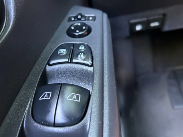Used 2022 Nissan Kicks S FWD image 17