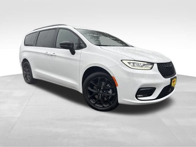 New 2026 Chrysler Pacifica Limited w/ S Appearance Package