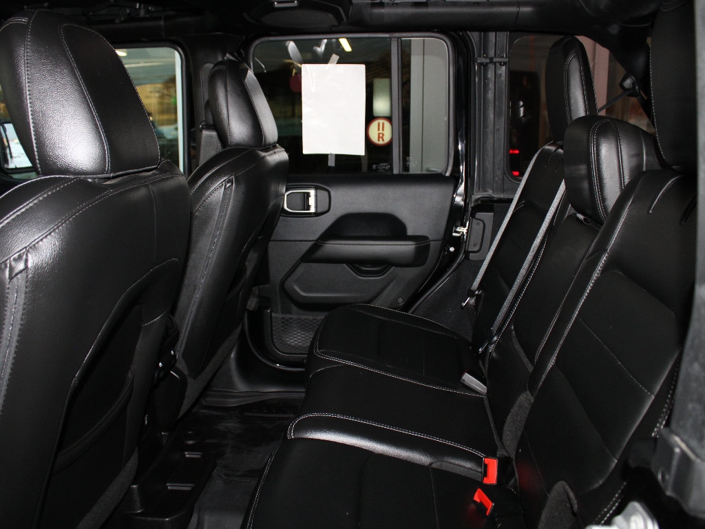 Used 2018 Jeep Wrangler Unlimited Sahara image 23