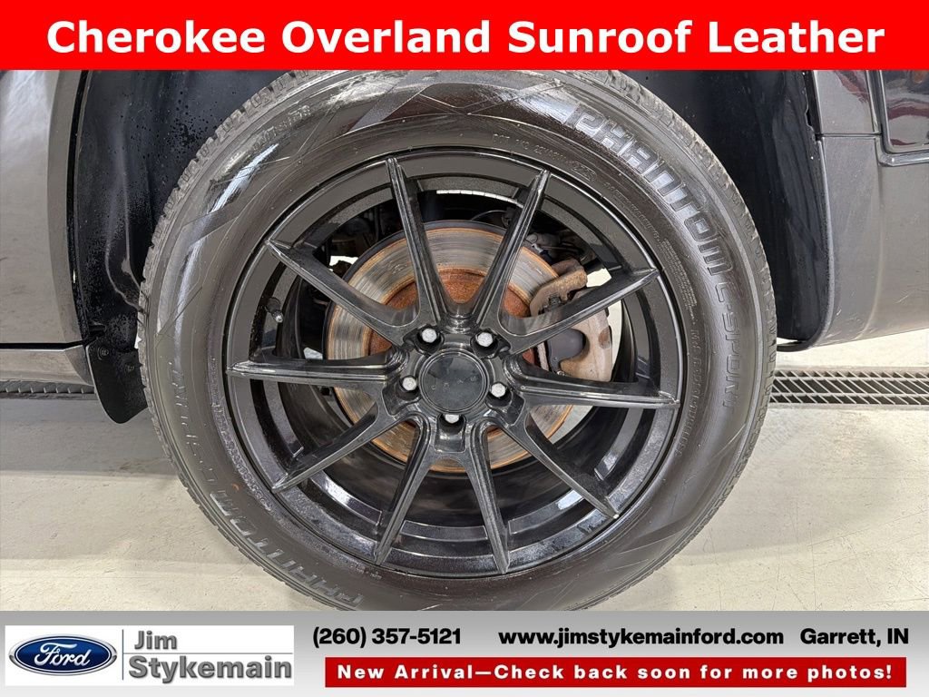 Used 2016 Jeep Cherokee Overland AWD/4WD image 4