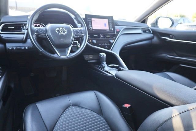 Used 2024 Toyota Camry SE image 3