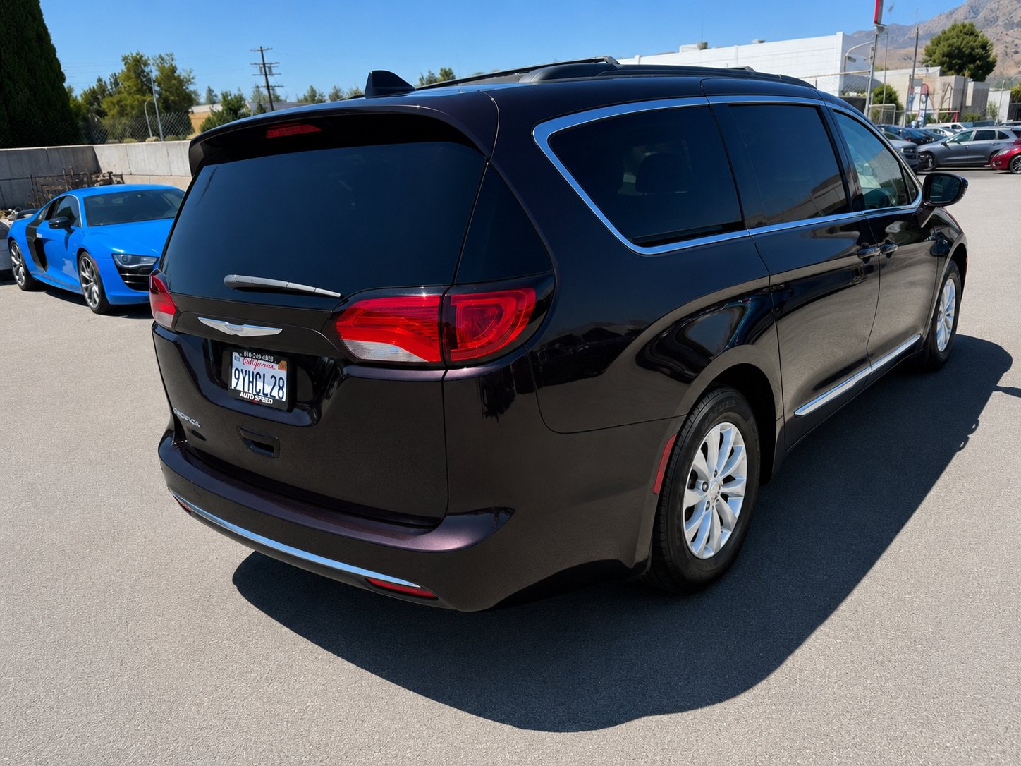 Used 2017 Chrysler Pacifica Touring-L FWD image 4