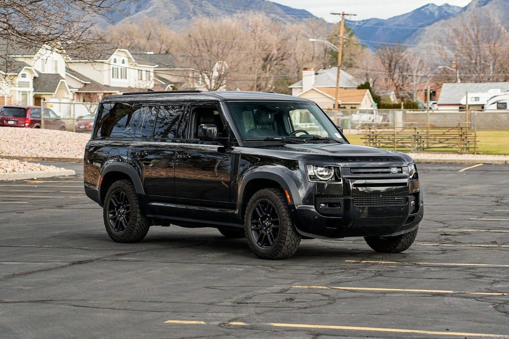 Used 2023 Land Rover Defender 130 X-Dynamic SE image 3