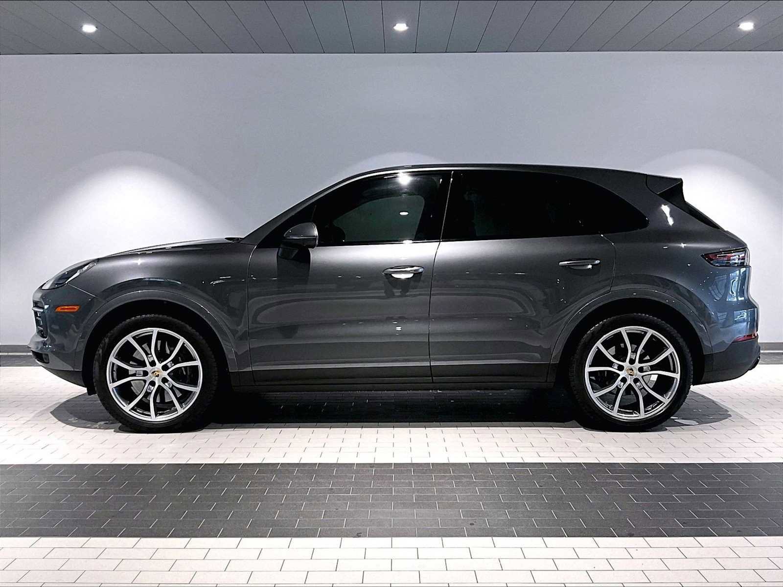 Used 2023 Porsche Cayenne image 2