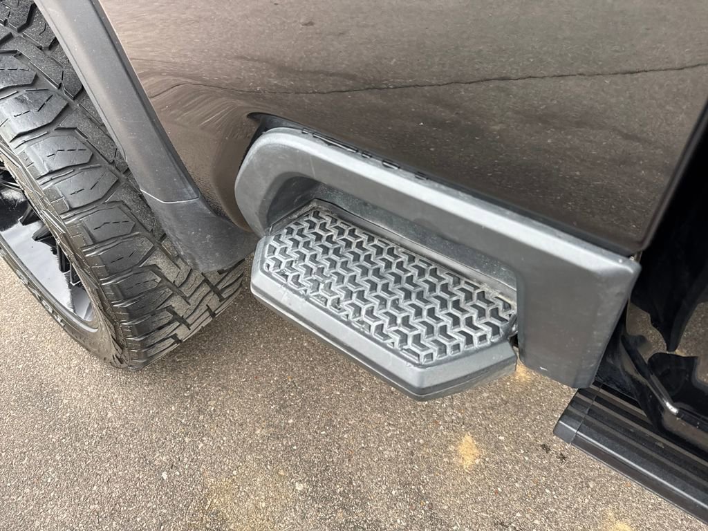 Used 2022 GMC Sierra 3500 Denali w/ Denali Black Diamond Edition image 41