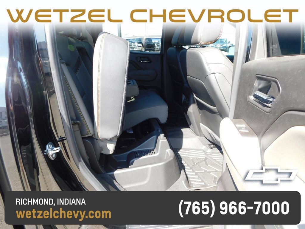 Used 2025 Chevrolet Colorado ZR2 w/ Technology Package AWD/4WD image 24