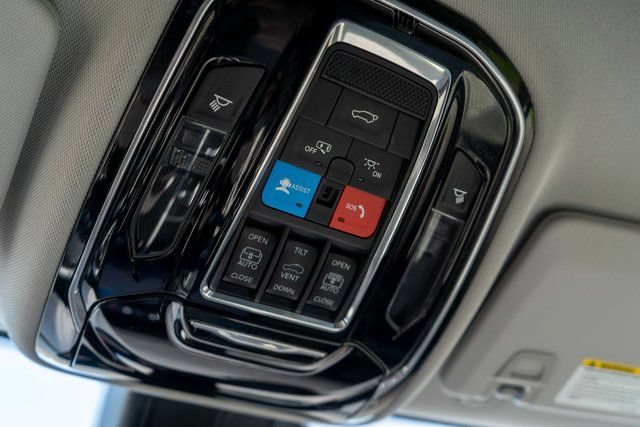 Used 2022 Jeep Grand Cherokee Overland AWD/4WD image 36