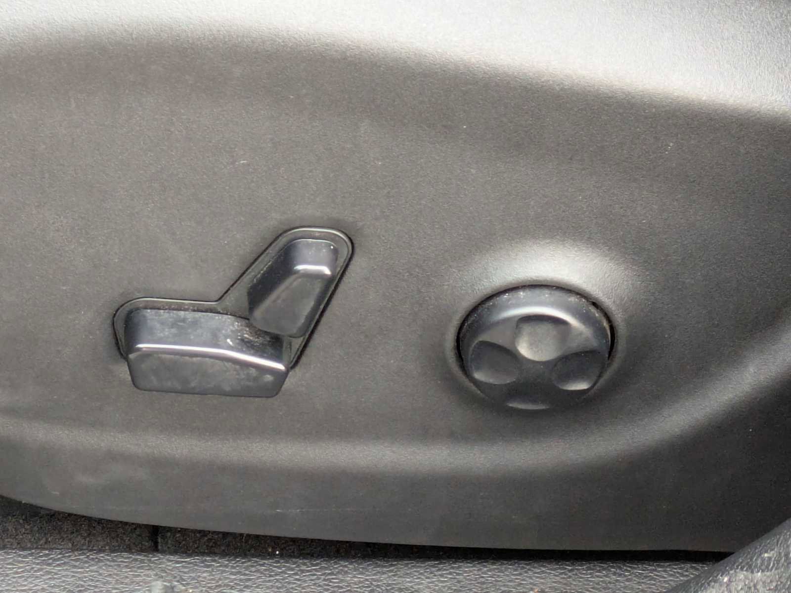 Used 2021 Jeep Cherokee Limited image 18