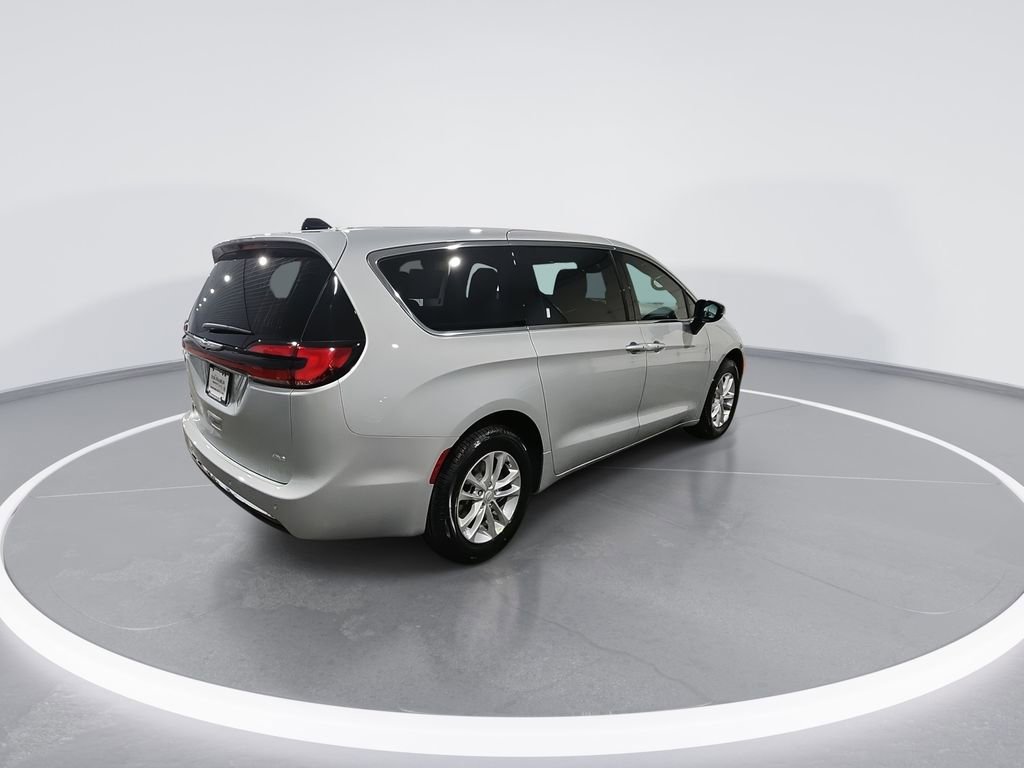 New 2026 Chrysler Pacifica Select AWD/4WD image 8