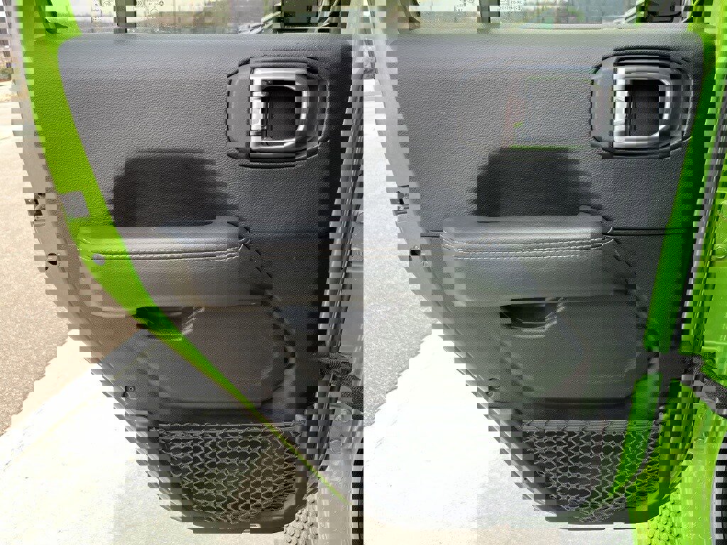 Used 2018 Jeep Wrangler Unlimited Sahara image 15