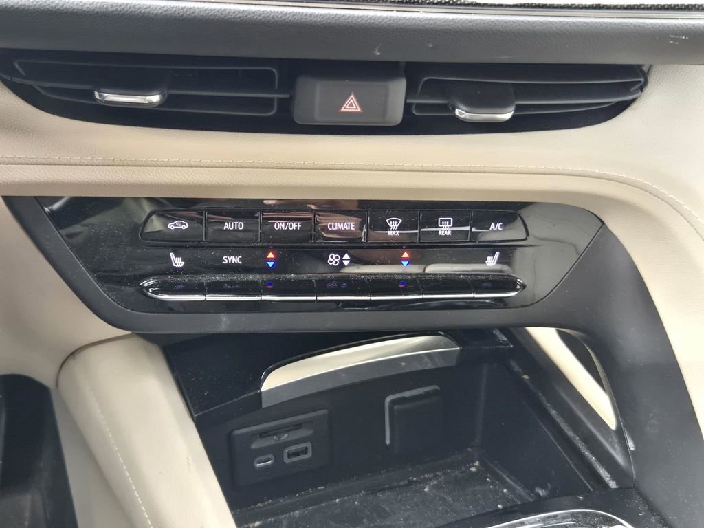 Used 2021 Buick Envision Essence w/ Technology Package I image 25