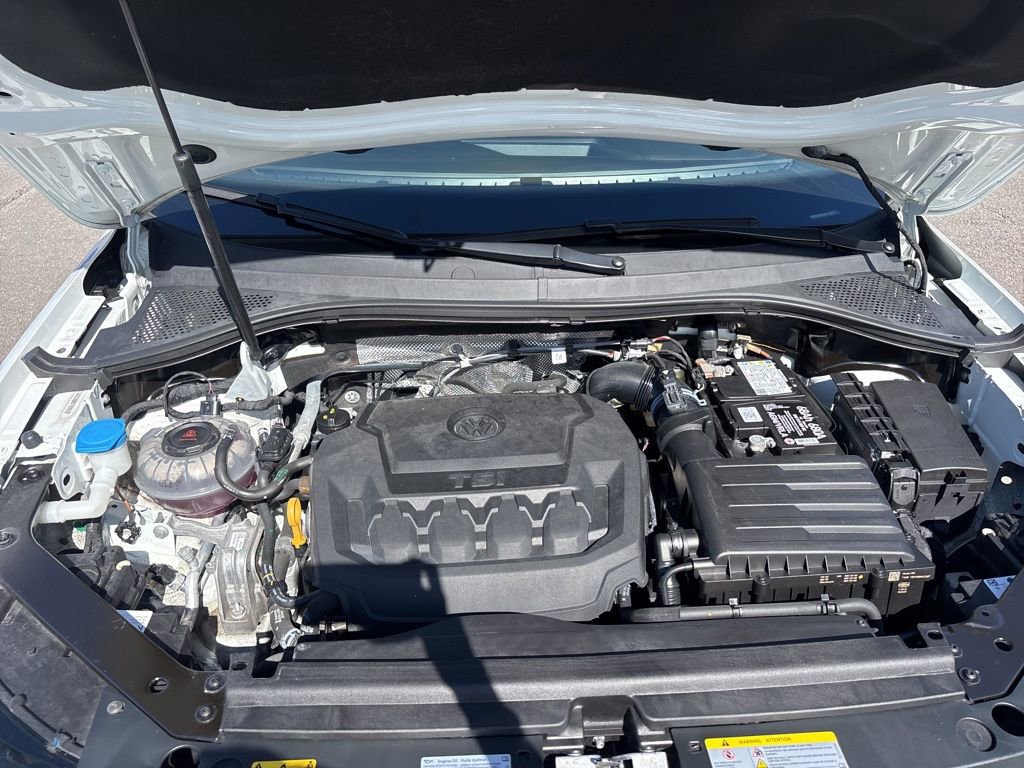 Used 2022 Volkswagen Tiguan SE w/ Panoramic Sunroof Package image 12