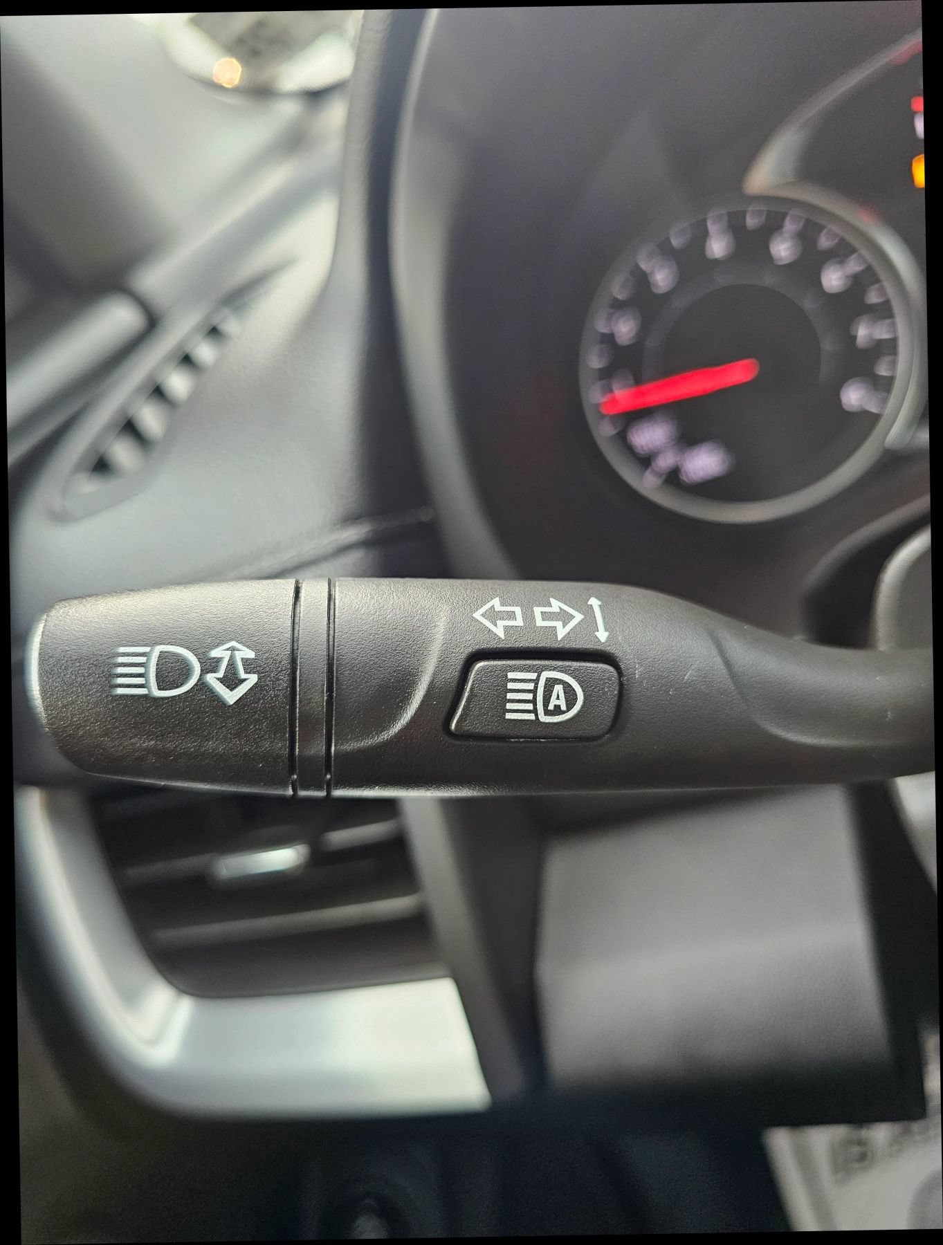 Used 2023 GMC Terrain SLT w/ Elevation Edition FWD image 19