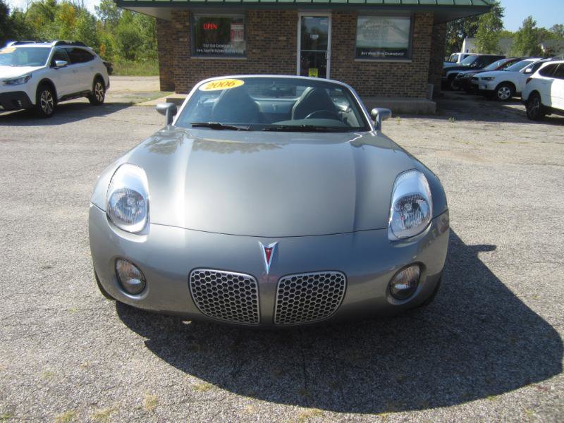 Used 2006 Pontiac Solstice Convertible w/ Premium Package image 5