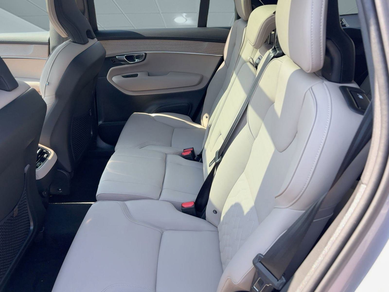 New 2026 Volvo XC90 B6 Plus w/ Protection Package Premier image 14