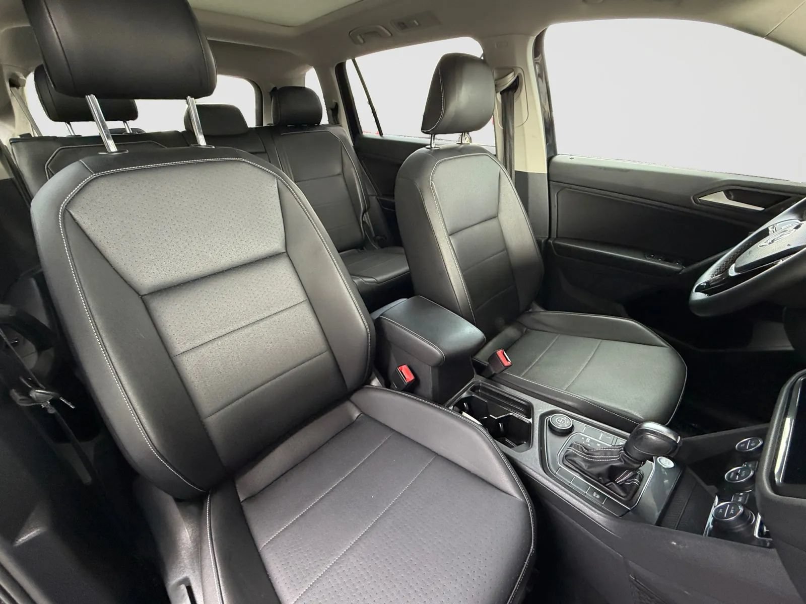 Used 2021 Volkswagen Tiguan SE w/ Panoramic Sunroof Package AWD/4WD image 23
