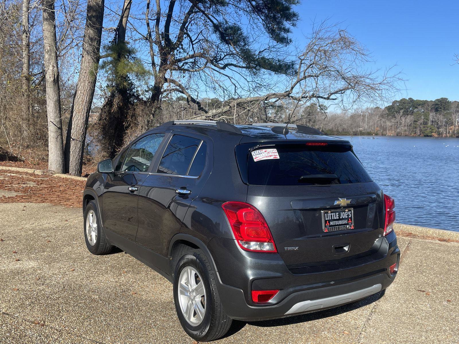 Used 2017 Chevrolet Trax LT w/ LT Convenience Package image 12
